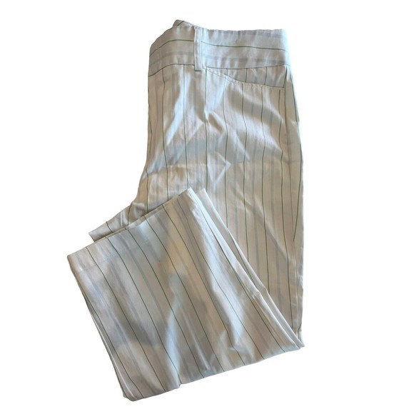 Dockers Women White with stripes Capri Pants Nouveau Fit Calf Size 12P - Picture 3 of 4